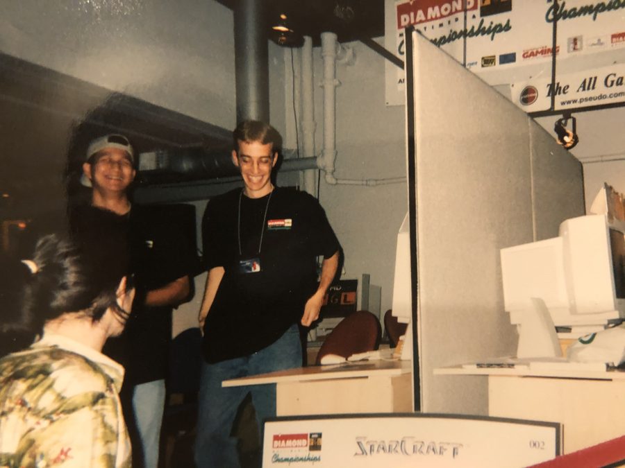D22-soso commentating at PGL Season 3 in 1998