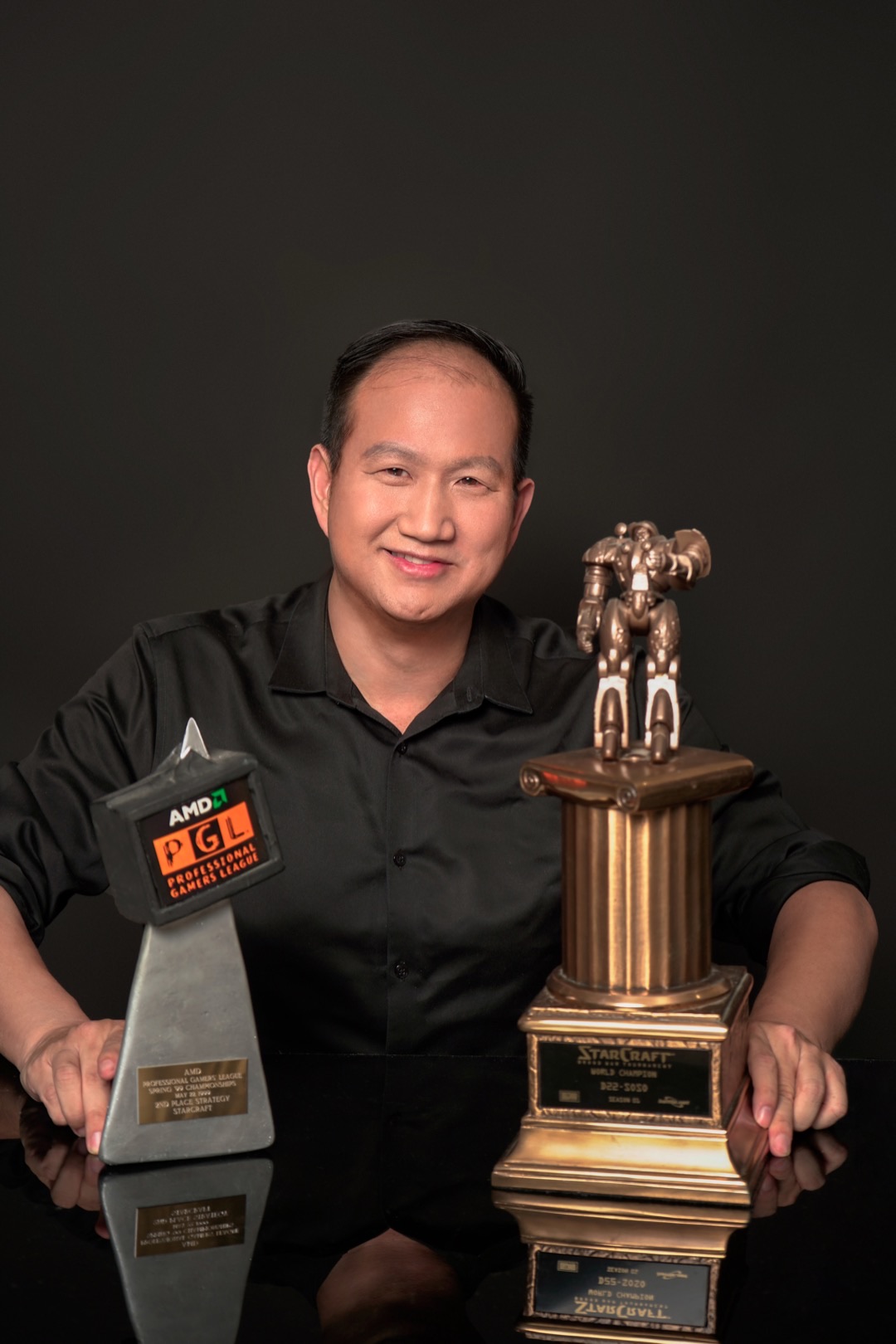 Wayne D22-soso Chiang with StarCraft trophies